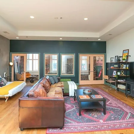Broadway Penthouse Above Live Music & Bars-2